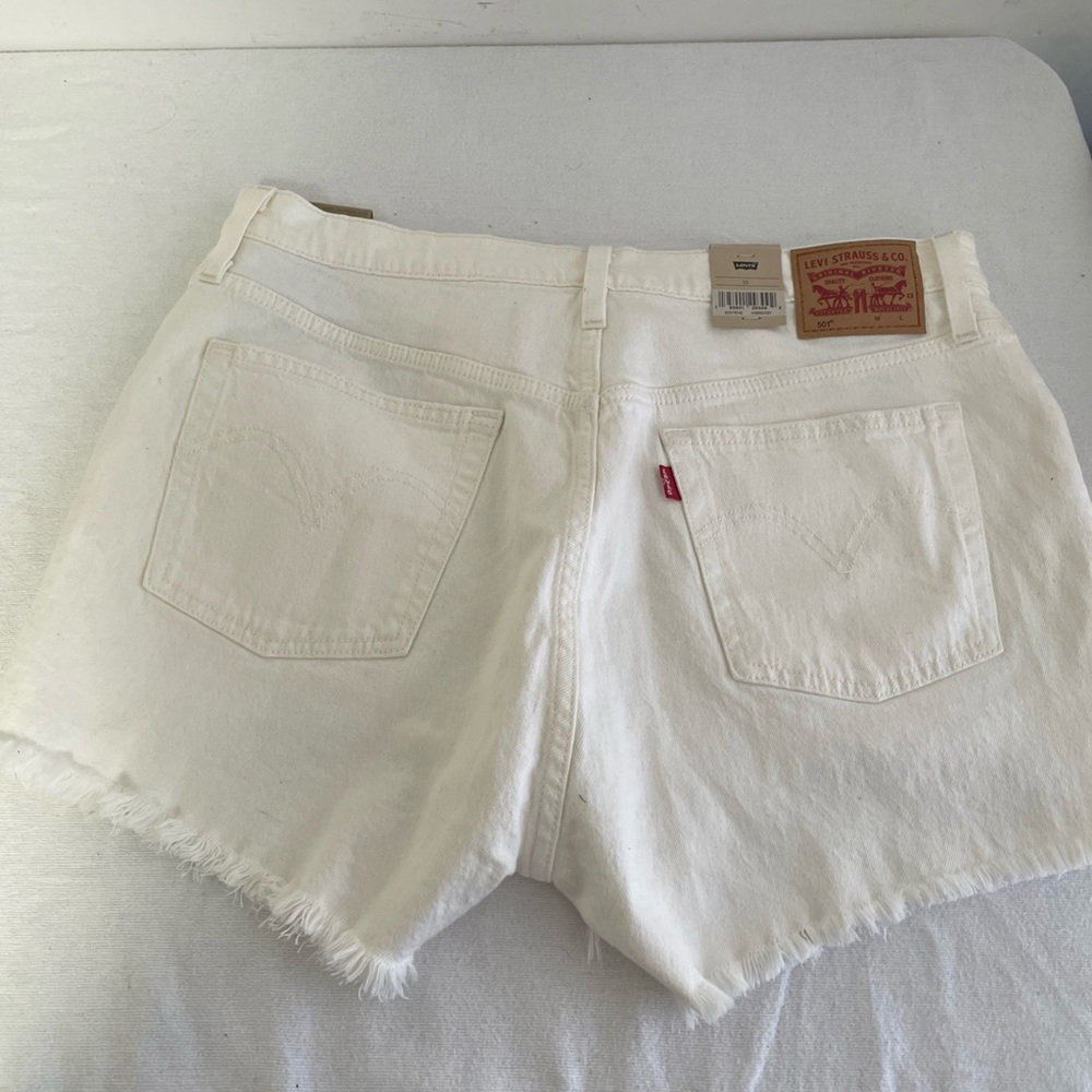 New Women's Levi's 501 Original High-Rise Off White Distressed Shorts Sz 33 - Picture 8 of 9